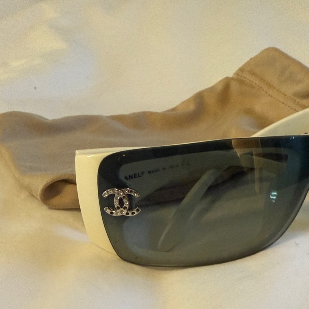 Chanel y2k sunglasses - Picture 2 of 4